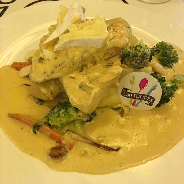 The Perfect chicken camembert plate ❤️👌👌 @saggiorist  ehden ...... (Saggio Ristorante)