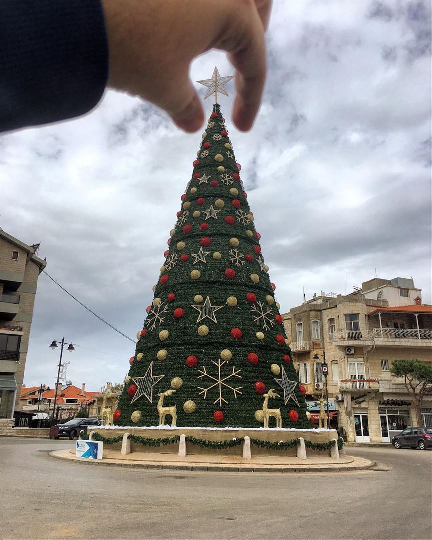 The perfect Christmas 🎄? All Christmas trees are perfect 👌🏻 ... (Dhour choueir)