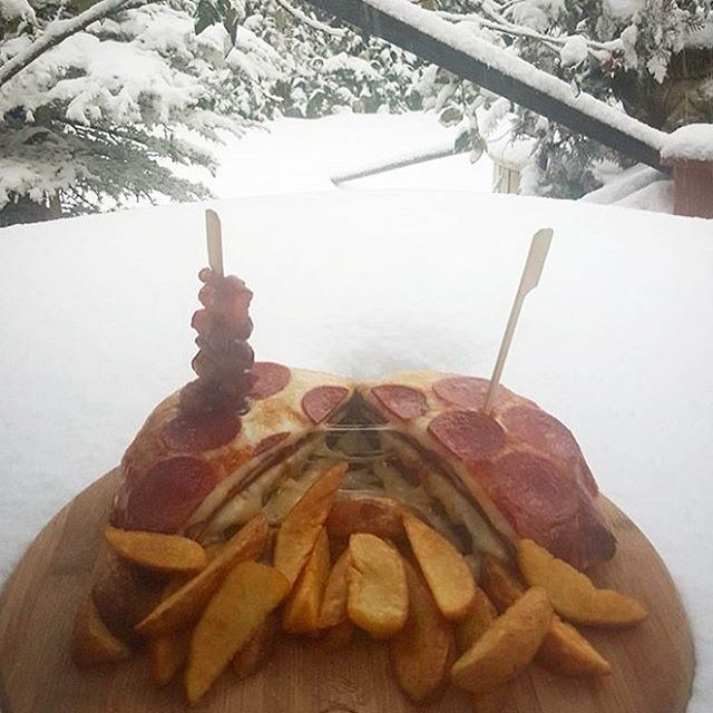 The perfect meal 🍔🍟❄️Credits @chezchakour  (Chez Chakour)