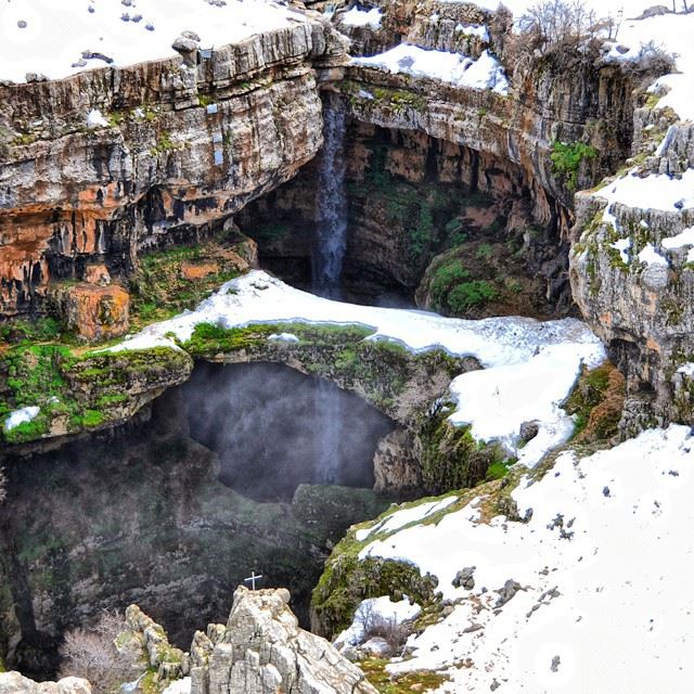 The power of the water Millions and millions of years.. and.. the Balaa... (Tannourine-Balou3 Bal3a)