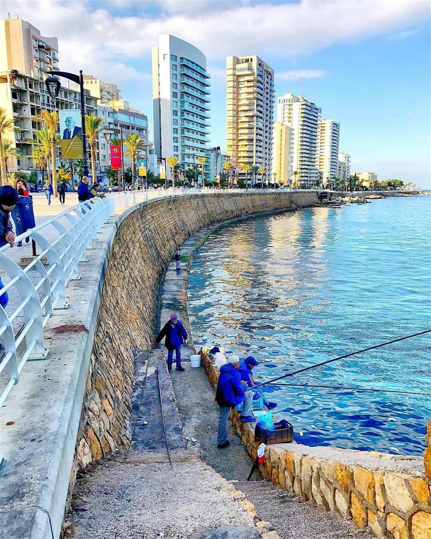 The sea today!!By @rawadhamwi  Almanara  AinElMrayseh  Beirut  Liban ... (Ain El Mraysse)