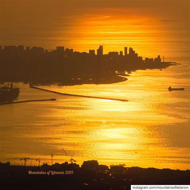 The setting fall sun is now courting with Beirut again! golden reflection... (Beirut, Lebanon)
