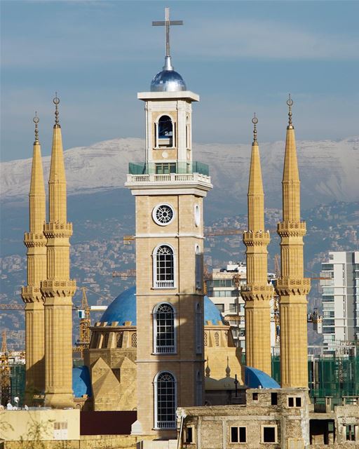The St.Georges Maronite Cathedral and the Mohammed Al-Amin Mosque in front... (Beirut, Lebanon)