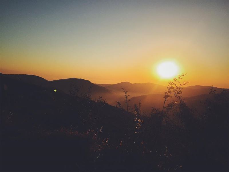 "The sun goes down, the sun goes up back again" livelovewarhanieh ... (Al Warhaniyah, Mont-Liban, Lebanon)