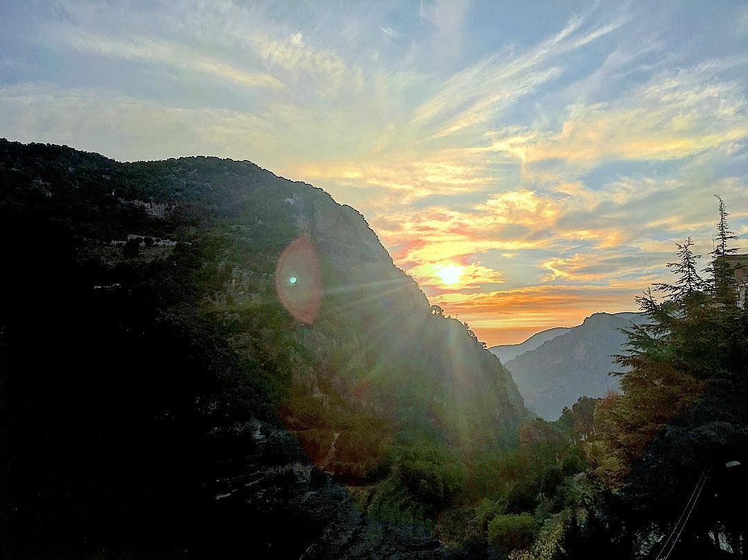 The  sunset behind the beautiful  mountains  lebanon  skyporn 🌄😍👌🏼 (Kadisha Valley)