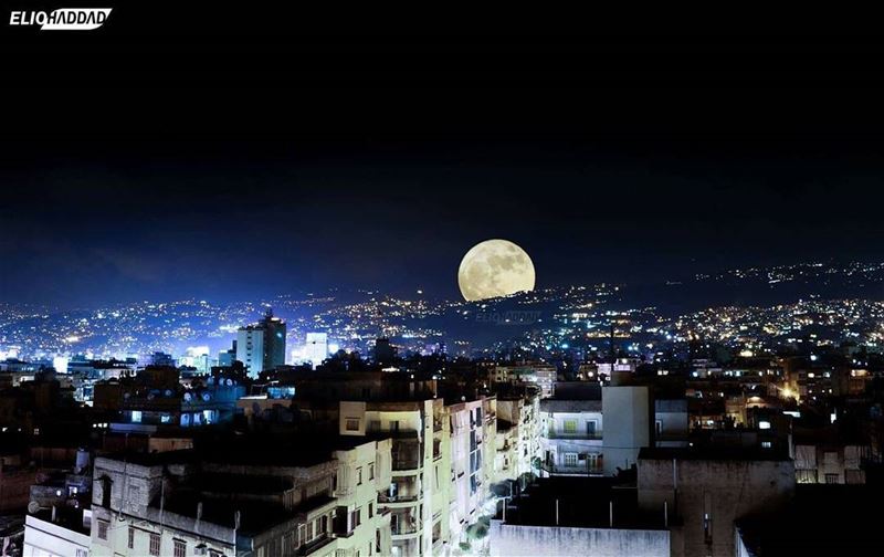 The  supermoon  picture  taken  from  beirut  city !  sky  blue  buildings...