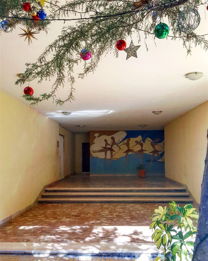 The things you SEE when you look close enough...  hiddenbeirut 🎄🎄 ......