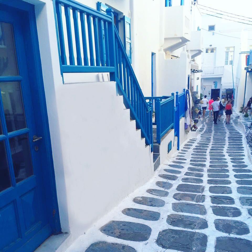 The town! Blue is the theme! The beauty of the small streets, the shops,... (Míkonos)