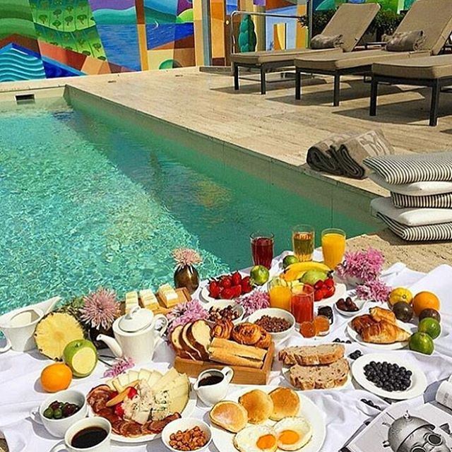 The ultimate breakfast goal. Am I right? 😍❤️ Good morning foodies! One day left til the weekend and counting 😂  (Majestic Hotel & Spa Barcelona GL)