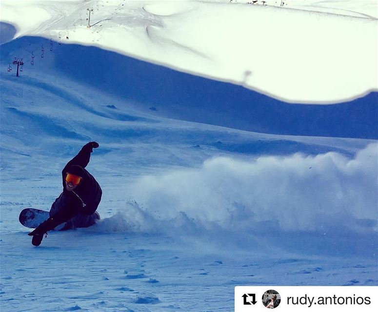 The ultimate  shredhead in action. Check @rudy.antonios killer carve sesh.... (Mzaar Ski Resort)