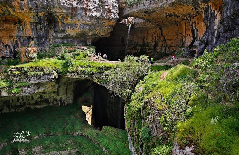 The waterfall Baloo Balaa drops at an altitude of 250 meters inside a cave...