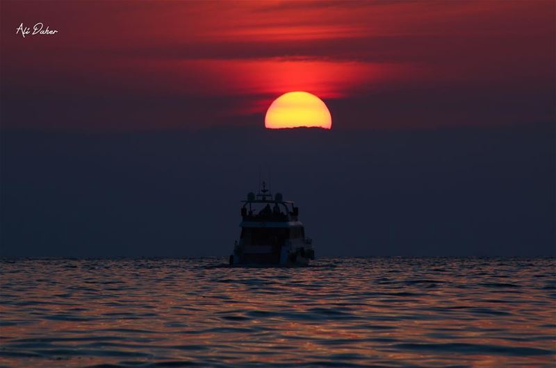 The way to the sun 🌅...... sunset sunsetporn sunsetpics landscape... (Beirut, Lebanon)