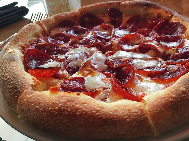 The weekend calls for PIZZA 🍕🍕🍕... thursday goodmorning coffee food... (Cheesecake Factory - Verdun)