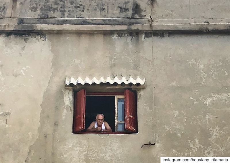 The window telling a story....✨•••••••••••••••••••••• (جونية - Jounieh)