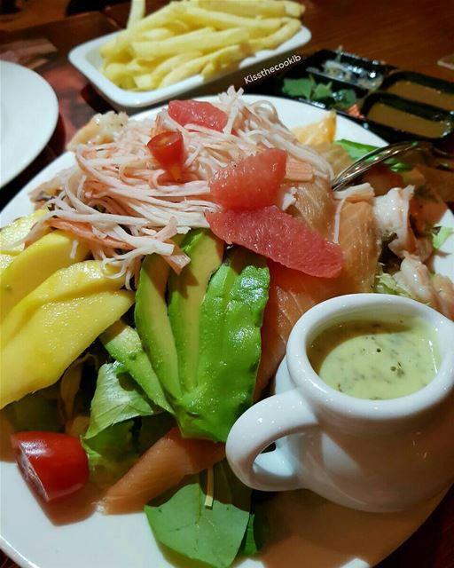 The yummiest exotic salad @provincialresto  kissthecooklb  lebfoodie ... (Provencial Kaslik)