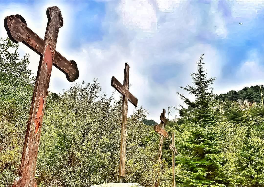  thecross  cross  mayfouq  livelovemayfouk  lebanoninapicture  ptk_lebanon... (Mayfouk-Jbeil)