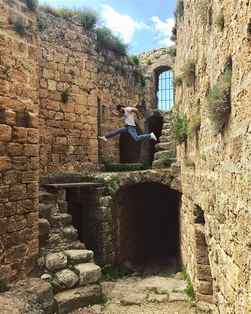 🏃🏻 theglobejumpers  keepjumping ... (Mussaylha Crusader Fortress)