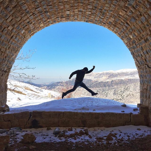 🏃🏻@theglobejumpers ... (Mount Sannine)
