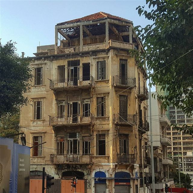There are things that we can disregard..But they still exist..🏚🍃🏠🍃... (Beirut, Lebanon)