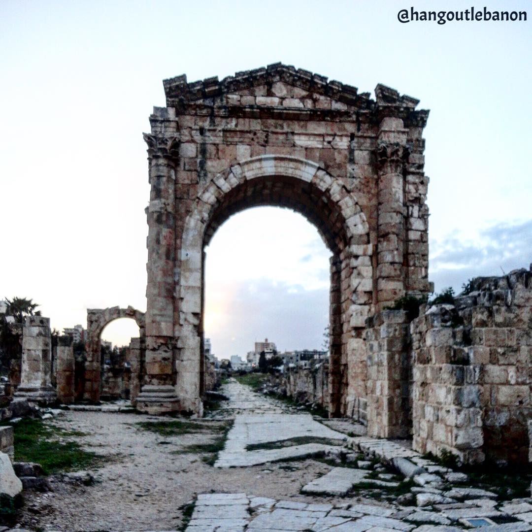 There is no  castle in  Tyre but a whole old city !!‎ما في  قلعة ب صور بس... (Tyre, Lebanon)