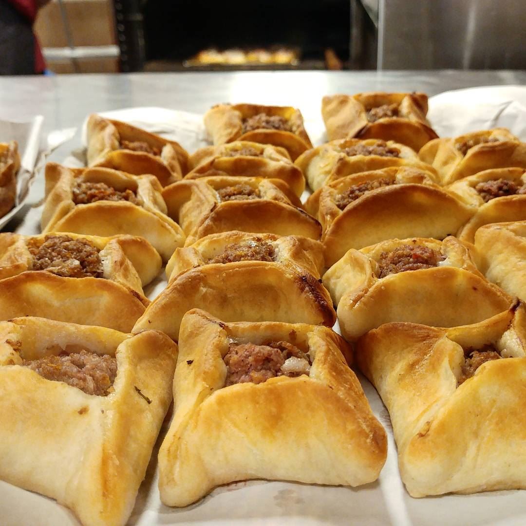 These mini meat pies are baked fresh at every corner bakery. Recipe in the... (CMC - Clemenceau Medical Center)