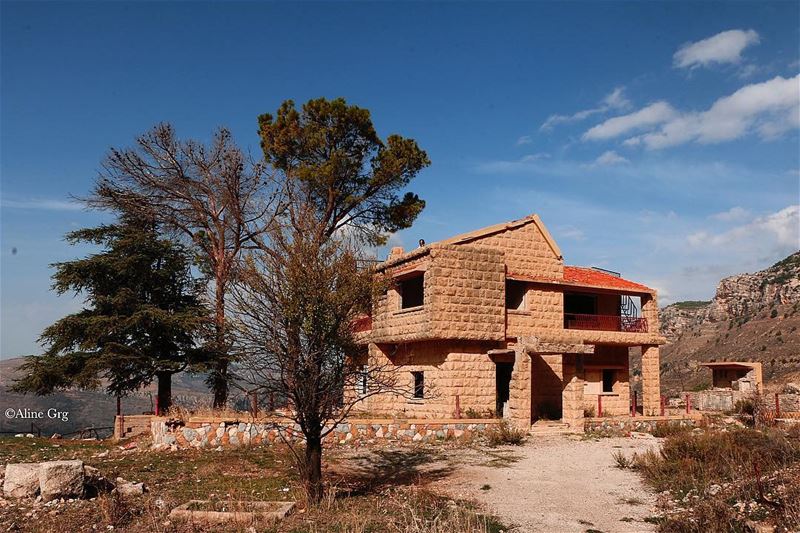 “This House is Standing on Memory Alone.” 🏡 house  jezzine  alone ... (Jezzîne, Al Janub, Lebanon)