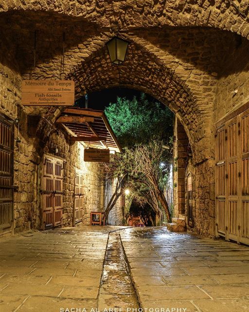 .This is Byblos at night a while ago !!! Evening dear friends 🌟🙌😊.... (Byblos, Lebanon)