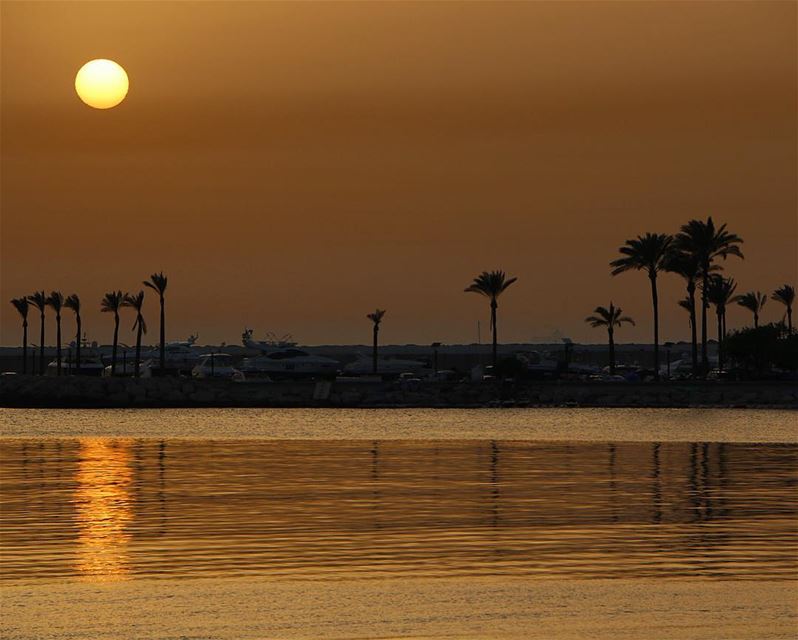 This is what golden sunset 🌅 means..... goldensunset goldsunset... (Ramlet El Baida Bierut Lebanon)