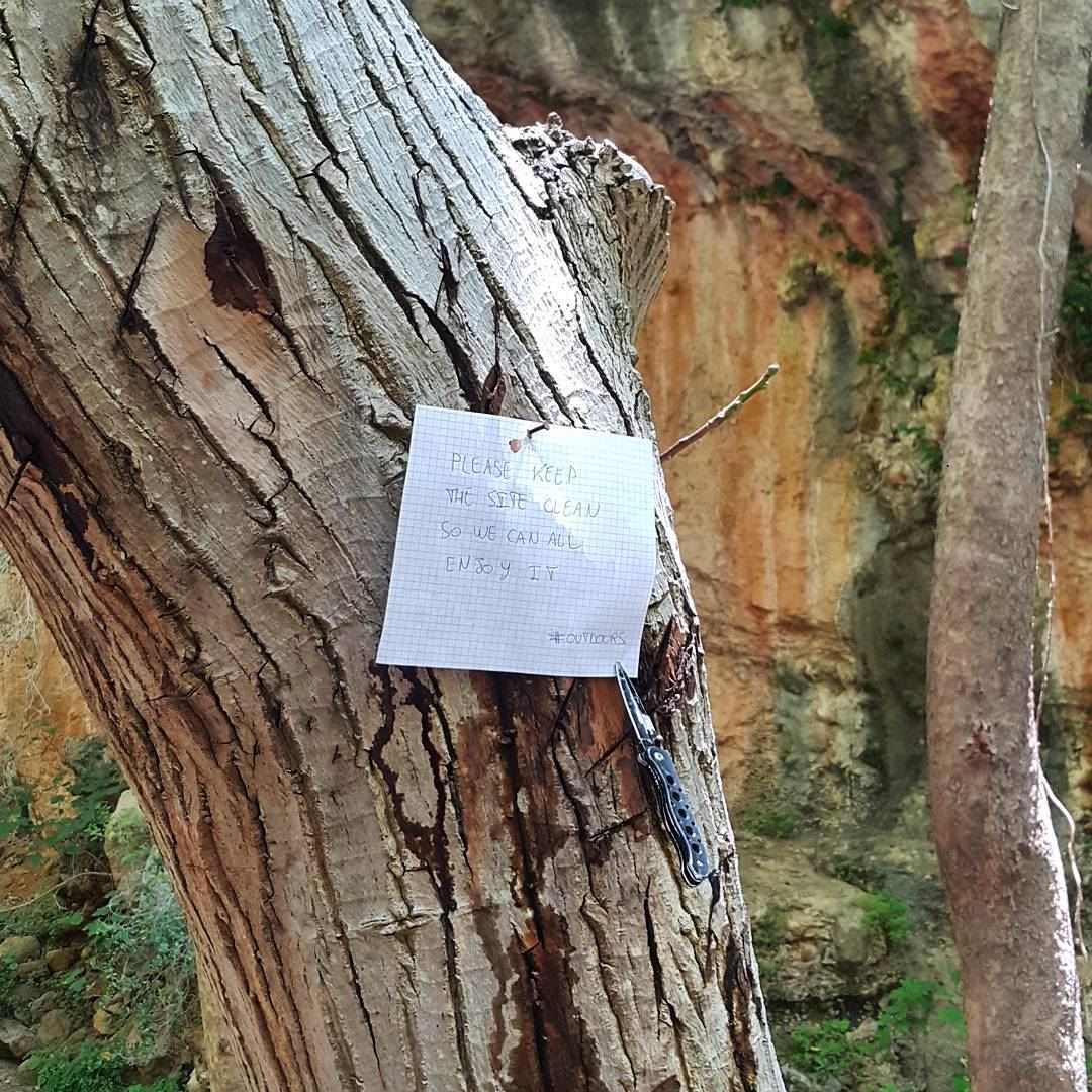 This should become a trend ;Someone left this note in the middle of...