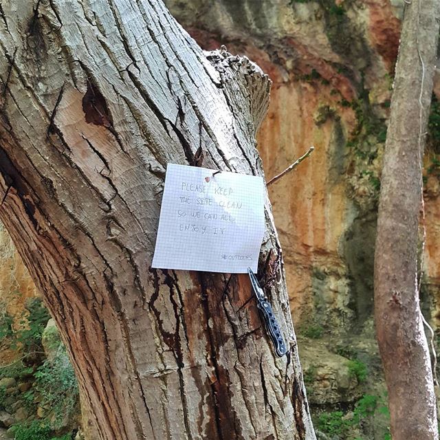 This should become a trend ;Someone left this note in the middle of...