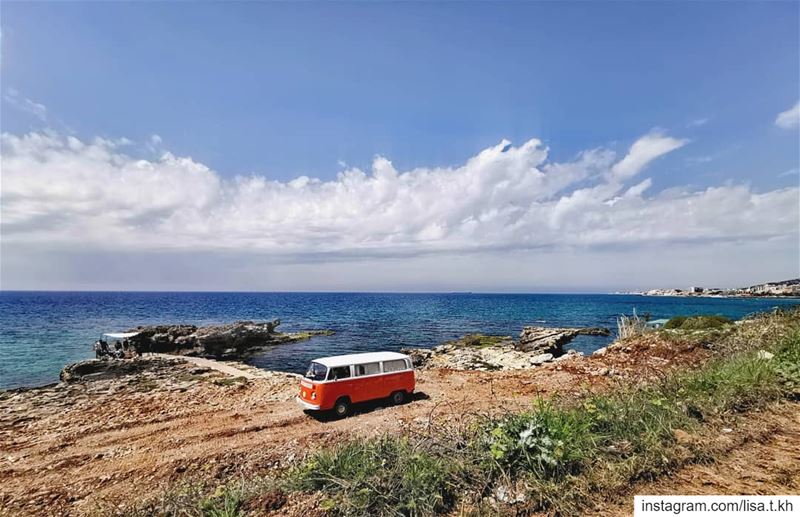 This  van knows where to park! ✨🎈........ beach  travel  sea ... (Batroûn)