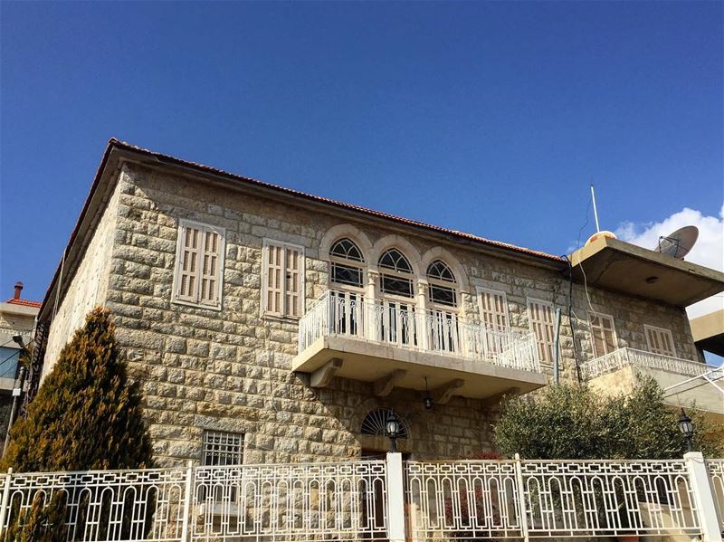 Those beautiful Lebanese houses 🏠  a7labaladbil3alam  photo  love ... (Qartaba)