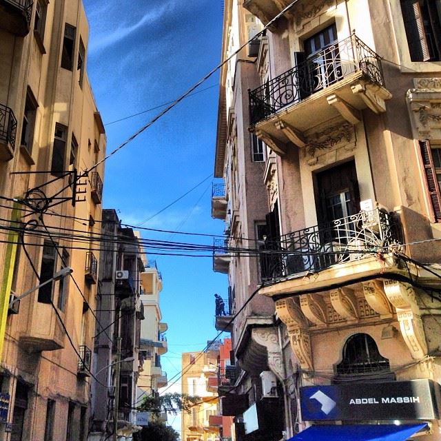 Threading  cables  typical  beirut  scene  lebanon  architecture ...