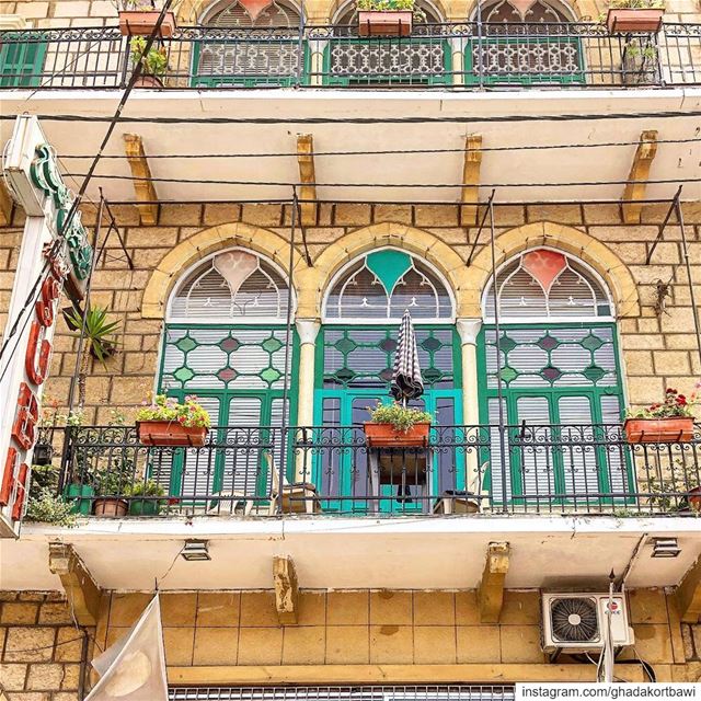 Three’s a charm / اوتيل الصبح..... balcony  vintagewindows ... (Aley)