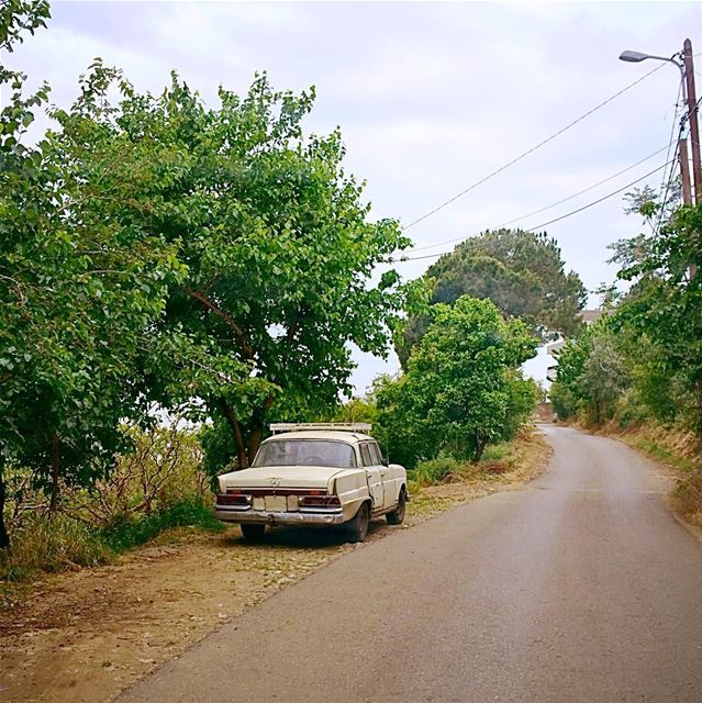 Time stood still  sideoftheroad villageroad bdadoun lebanon ... (Bdadun, Mont-Liban, Lebanon)