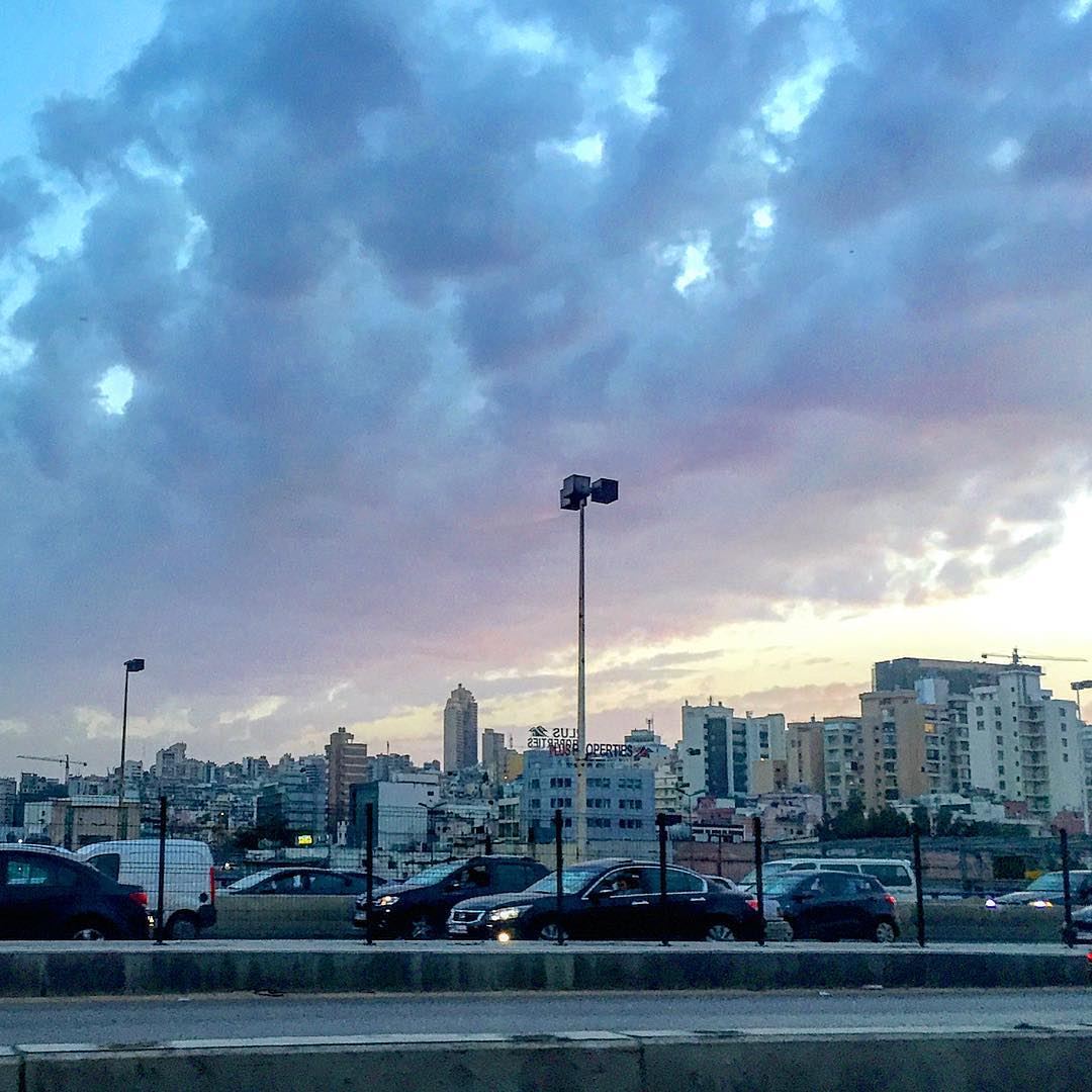 Time to go home! rushhour  traffic  road  urban  sky  clouds  beirut ... (Forum De Beyrouth)