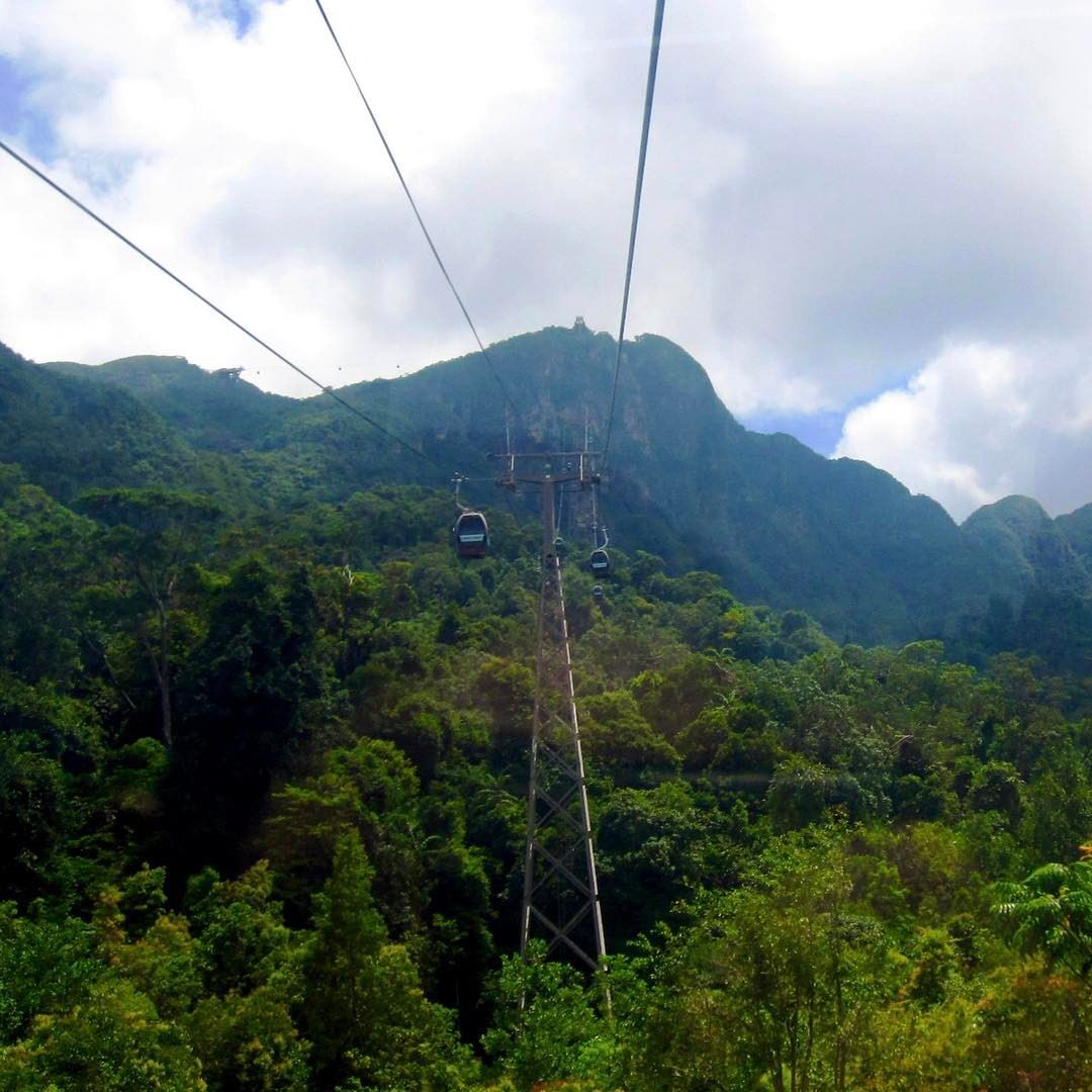 To the top of the mountain ... high enough to get you scared 😬 but... (Langkawi Cable Car)