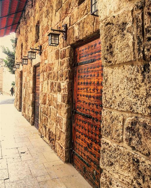 Toc Toc Toc 🔑  architecture  architect  old  archilovers  photographing ... (Jbeil-Byblos)