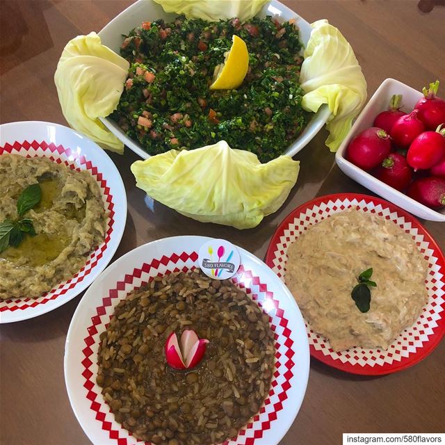Today’s menu 😍 Mjaddra b 3adas, eggplant, tabbouleh and tajen tuna 😍😍 ... (Zgharta)