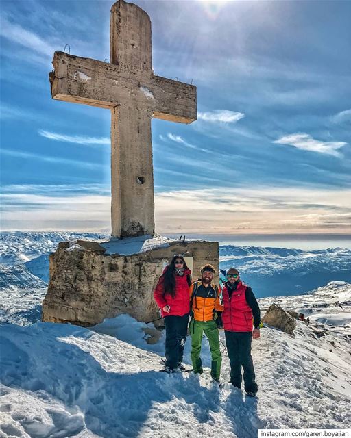 Top of Akoura Laklouk 🔝✝️📸: @whereishaig ⛷️: @tatiana_hanna (Akoura Laklouk)