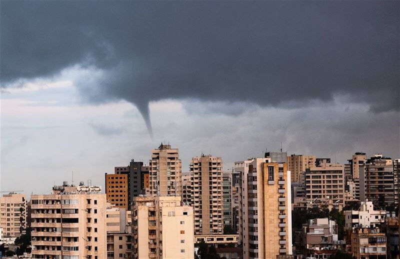 .Tornadic Weather  NOW over the capital BEIRUT ! @livelovebeirut !!! 🌀⚡🌀 (Beirut, Lebanon)