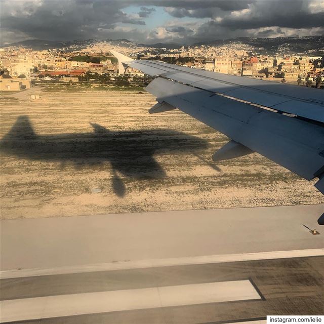 Touchdown shadow!  Lebanon  airport  brhia  BEY  planespotter  landing ... (Beirut–Rafic Hariri International Airport)