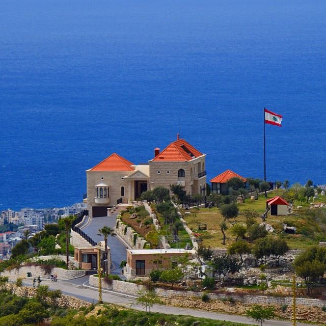 Touring lebanon  byblos jbeil discoverlebanon lebaneseflag beautifulview...