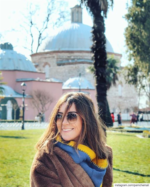 Tourist 🇹🇷Messy hair, smiles and freezing sunny istanbul! istanbul ... (Blue Mosque (Sultanahmet Camii))