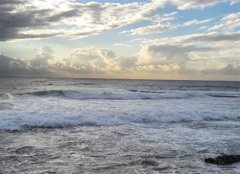 🌊............ Tripoli  Lebanon   waves   SunsetPorn  ElMina ... (Tripoli, Lebanon)