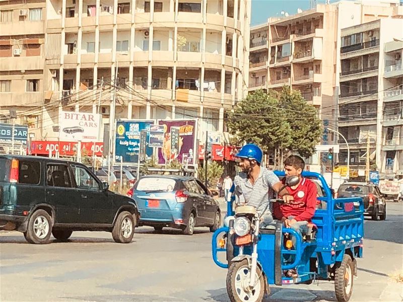  tuktukcar morningtraffic beirutcity earlymorningdrive... (Jdeideh)