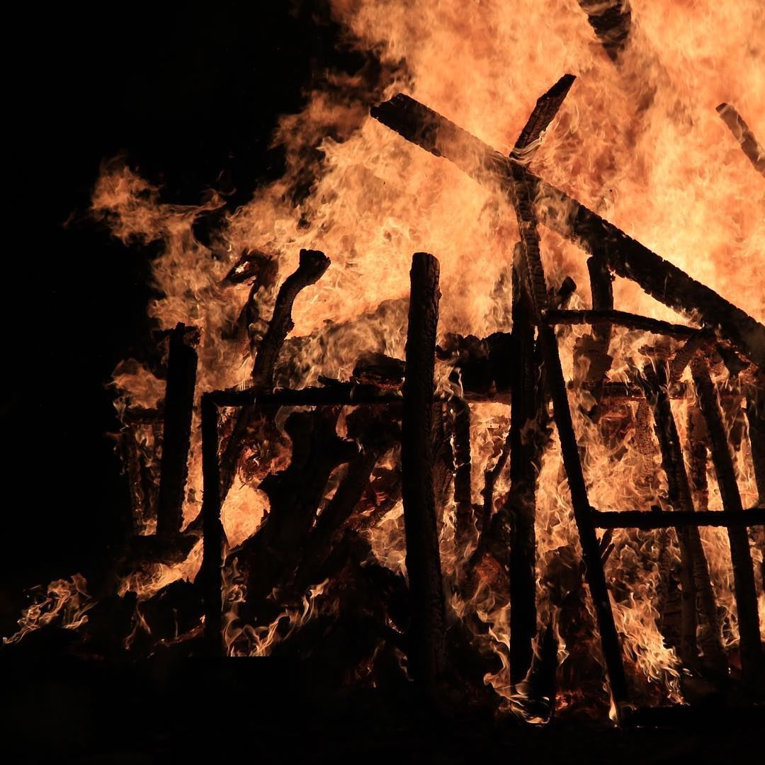 Turn up the  fire 🔥• life  exploretocreate  theoutbound  theworldshotz ... (Qanat Bakish, Mont-Liban, Lebanon)