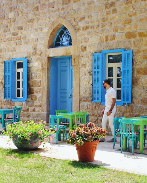 Turn your mirrors into windows 💙 (L'espace Al Bustan)