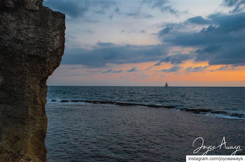 Twilight fell...🇱🇧🇱🇧🇱🇧🇱🇧🇱🇧🇱🇧🇱🇧 batroun  lebanon ... (Phoenicien Wall)