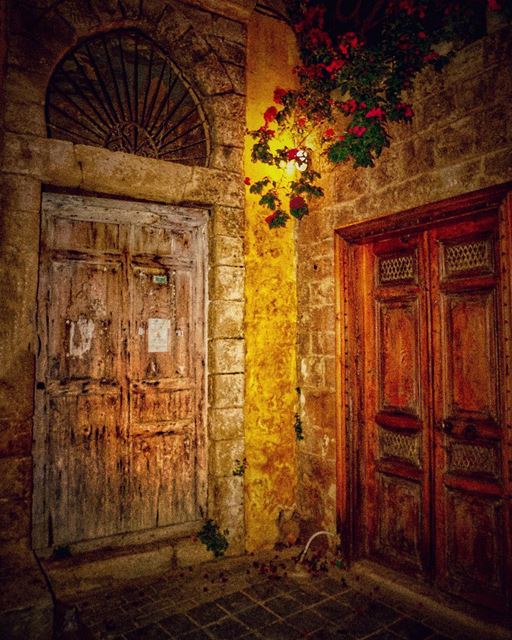 Two doors are always better than ☝🏻 ! 😎.📍Tyre city 💟 🇱🇧.... (Tyre, Lebanon)